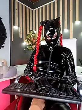 Snapshot of shaaroon_gold chatting on 01.23.25 shaaroon gold online show from 01.23.25