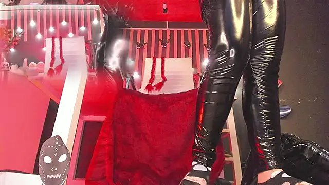 Snapshot of shaaroon_gold chatting on 02.24.25 shaaroon gold online show from 02.24.25