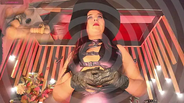 Snapshot of shaaroon_gold chatting on 02.28.25 shaaroon gold online show from 02.28.25