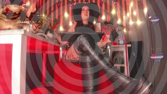 Snapshot of shaaroon_gold chatting on 03.14.25 shaaroon gold online show from 03.14.25