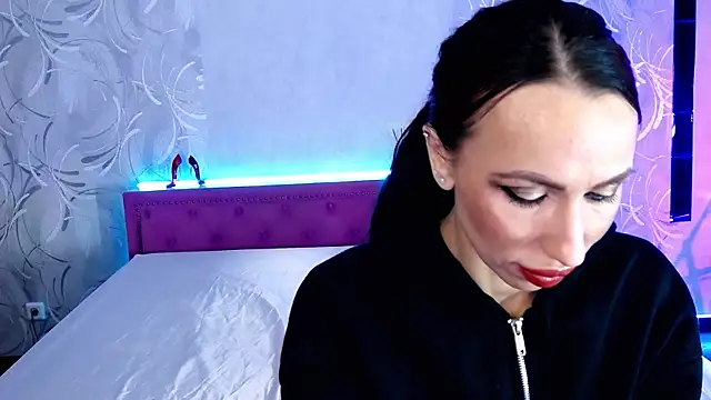 MeganLuxstar online show from 04.28.26