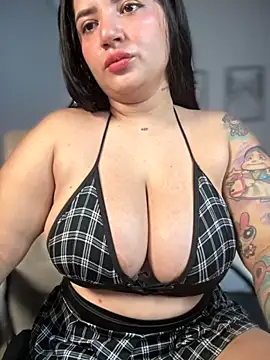 Snapshot of horny_roomiess chatting on 11.25.25 horny roomiess online show from 11.25.25