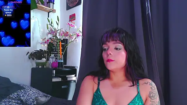 Snapshot of purple_em69 chatting on 12.30.24 purple em69 online show from 12.30.24