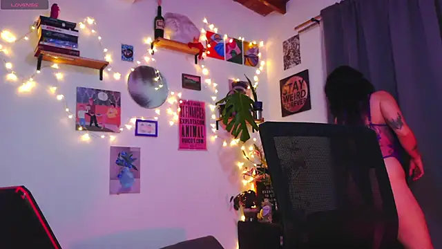 Snapshot of purple_em69 chatting on 01.03.25 purple em69 online show from 01.03.25