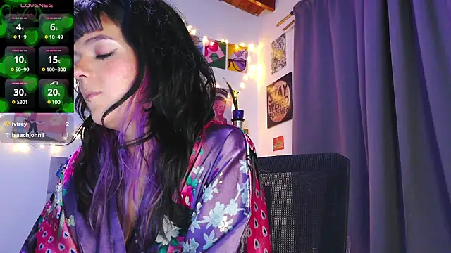 Snapshot of purple_em69 chatting on 01.13.25 purple em69 online show from 01.13.25