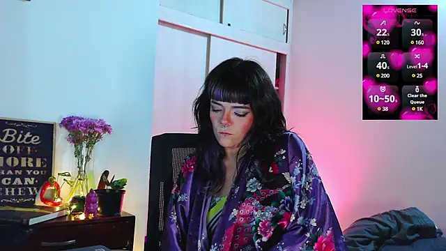 Snapshot of purple_em69 chatting on 02.05.25 purple em69 online show from 02.05.25