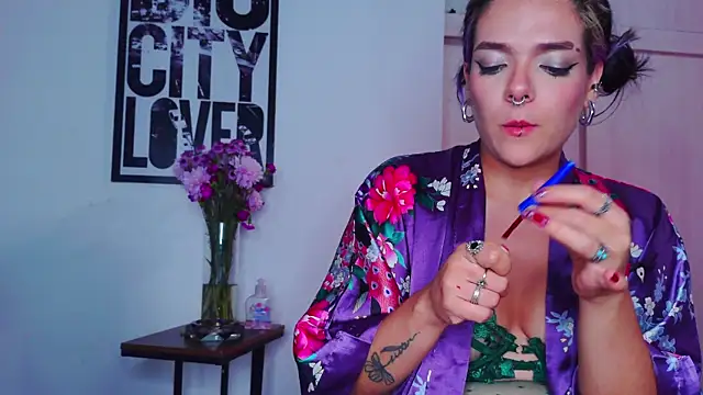 Snapshot of purple_em69 chatting on 09.21.25 purple em69 online show from 09.21.25