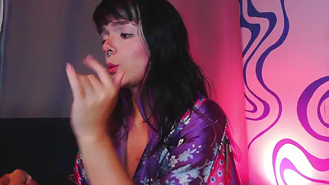 Snapshot of purple_em69 chatting on 10.01.25 purple em69 online show from 10.01.25