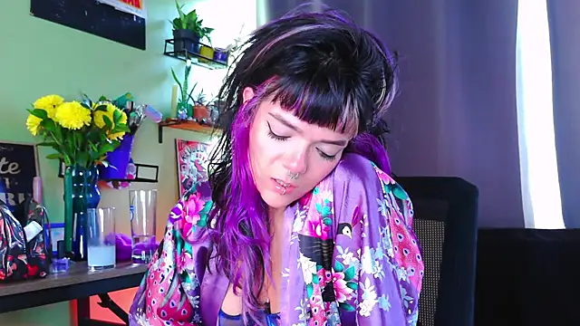 Snapshot of purple_em69 chatting on 10.19.25 purple em69 online show from 10.19.25