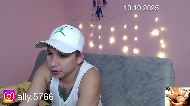 Snapshot of CoreAlejito chatting on 10.10.25 CoreAlejito online show from 10.10.25