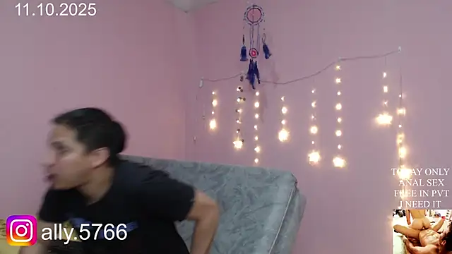 Snapshot of CoreAlejito chatting on 10.12.25 CoreAlejito online show from 10.12.25