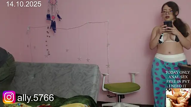 Snapshot of CoreAlejito chatting on 10.15.25 CoreAlejito online show from 10.15.25