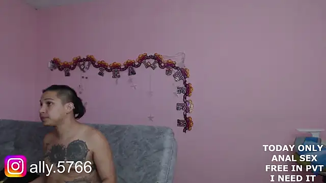 Snapshot of CoreAlejito chatting on 11.07.25 CoreAlejito online show from 11.07.25