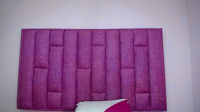 Snapshot of CrushOnMe_ chatting on 10.31.25 CrushOnMe online show from 10.31.25