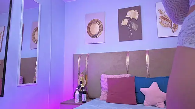 sarah cruzz  online show from 11.22.25