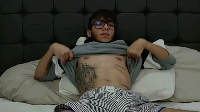 Snapshot of alejdrip chatting on 03.02.25 alejdrip online show from 03.02.25