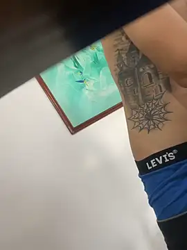 Snapshot of alejdrip chatting on 12.15.25 alejdrip online show from 12.15.25