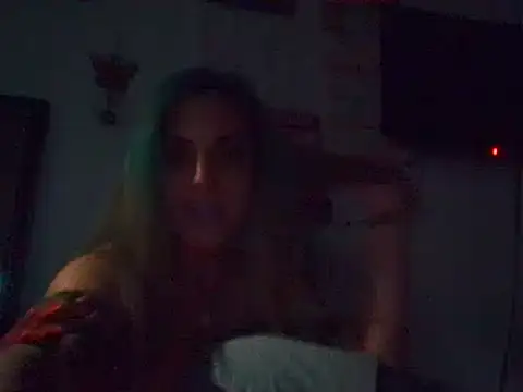 Snapshot of StripKi chatting on 01.12.25 StripKi online show from 01.12.25