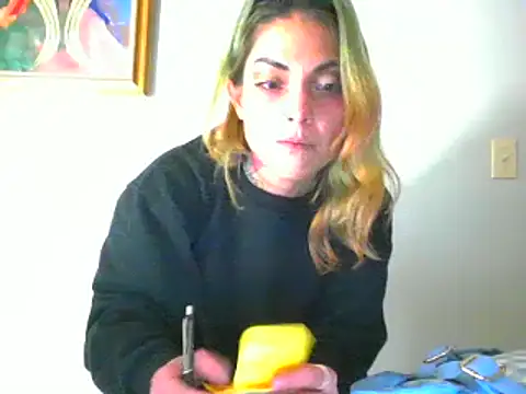 Snapshot of StripKi chatting on 03.08.25 StripKi online show from 03.08.25