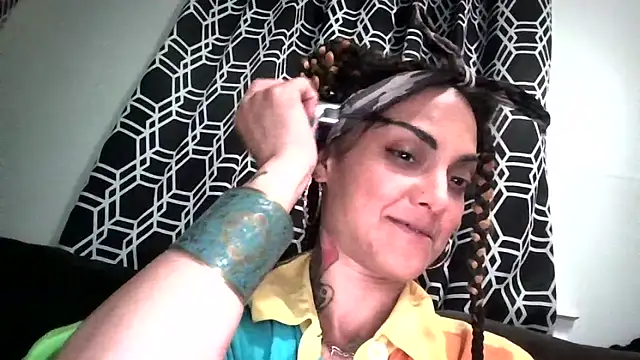 Snapshot of StripKi chatting on 10.24.25 StripKi online show from 10.24.25