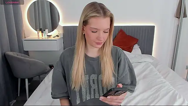 CassieRayss online show from 02.11.25