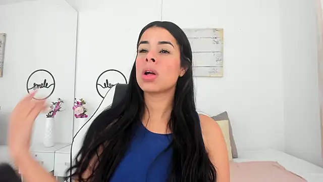 Snapshot of emma_castilloo chatting on 03.03.25 emma castilloo online show from 03.03.25