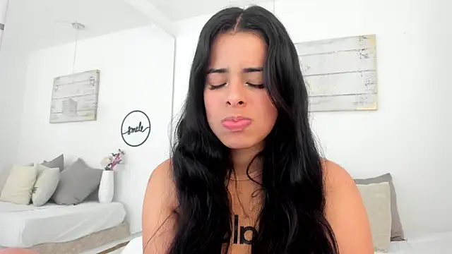 Snapshot of emma_castilloo chatting on 03.05.25 emma castilloo online show from 03.05.25