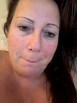 Snapshot of xsexycurvymilf chatting on 11.27.25 xsexycurvymilf online show from 11.27.25