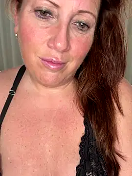 Snapshot of xsexycurvymilf chatting on 12.15.25 xsexycurvymilf online show from 12.15.25