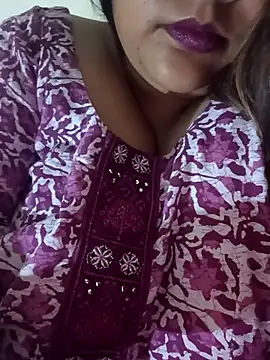 Snapshot of _Redwine_ chatting on 02.23.25 Redwine online show from 02.23.25