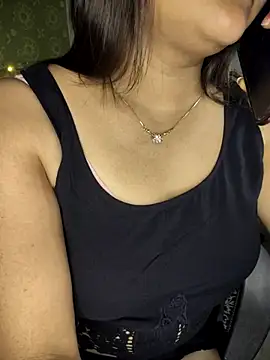 Snapshot of _Redwine_ chatting on 03.22.25 Redwine online show from 03.22.25