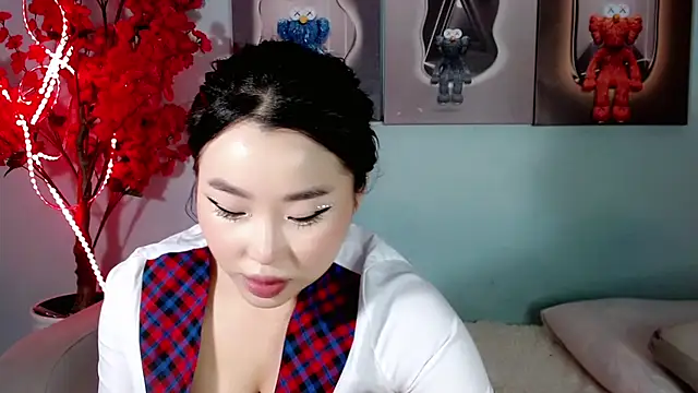 Snapshot of ichiben chatting on 01.26.25 ichiben online show from 01.26.25