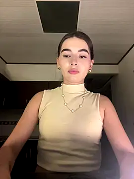 Snapshot of Coralinee_01 chatting on 12.18.25 Coralinee 01 online show from 12.18.25