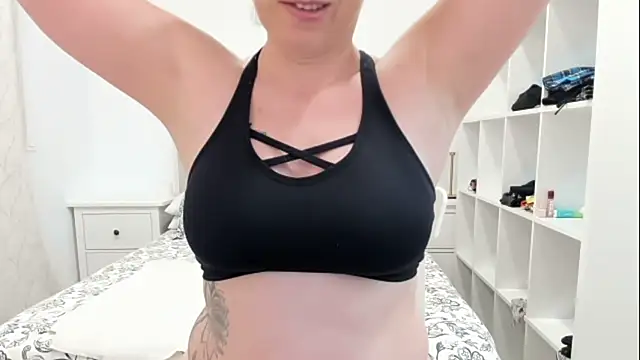 Snapshot of emmita69_ chatting on 11.13.25 emmita69 online show from 11.13.25