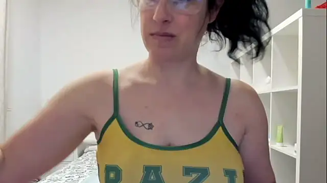 Snapshot of emmita69_ chatting on 11.27.25 emmita69 online show from 11.27.25