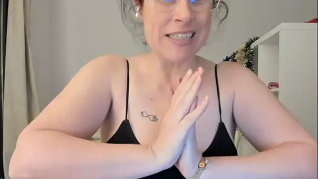 Snapshot of emmita69_ chatting on 12.03.25 emmita69 online show from 12.03.25