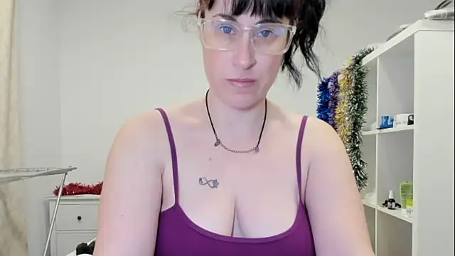 Snapshot of emmita69_ chatting on 12.15.25 emmita69 online show from 12.15.25