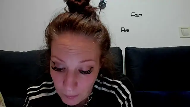 Snapshot of VanessaSquirtt chatting on 09.16.25 VanessaSquirtt online show from 09.16.25