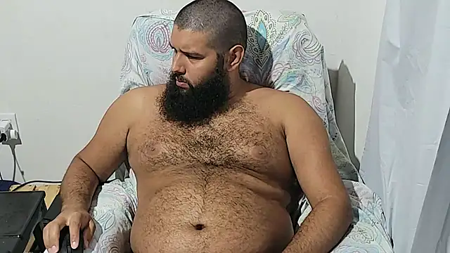 Snapshot of Luksmen chatting on 02.14.26 Luksmen online show from 02.14.26