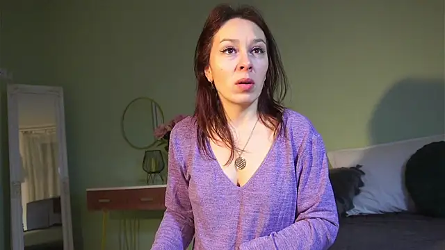Snapshot of HaileyMoonn chatting on 02.21.25 HaileyMoonn online show from 02.21.25