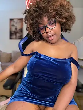 Snapshot of SSEXYBUBBLEBUTT101 chatting on 12.24.24 SSEXYBUBBLEBUTT101 online show from 12.24.24
