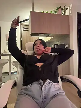 Snapshot of PetitLumiere chatting on 12.28.24 PetitLumiere online show from 12.28.24