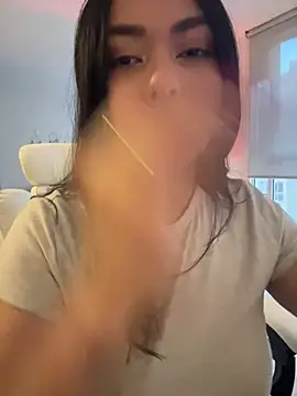 Snapshot of PetitLumiere chatting on 12.31.24 PetitLumiere online show from 12.31.24