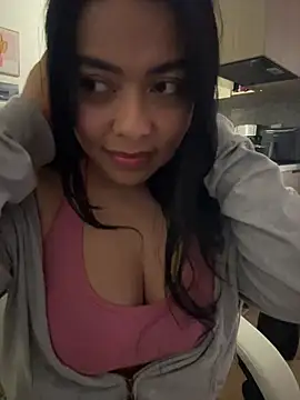 Snapshot of PetitLumiere chatting on 01.02.25 PetitLumiere online show from 01.02.25