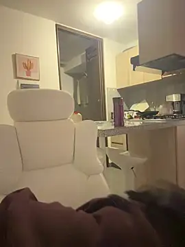 Snapshot of PetitLumiere chatting on 01.03.25 PetitLumiere online show from 01.03.25