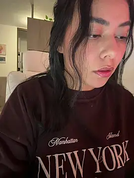 Snapshot of PetitLumiere chatting on 01.19.25 PetitLumiere online show from 01.19.25