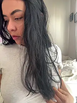 Snapshot of PetitLumiere chatting on 02.02.25 PetitLumiere online show from 02.02.25