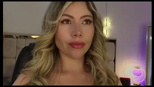 Snapshot of Ammy_Castro chatting on 06.18.26 Ammy Castro online show from 06.18.26