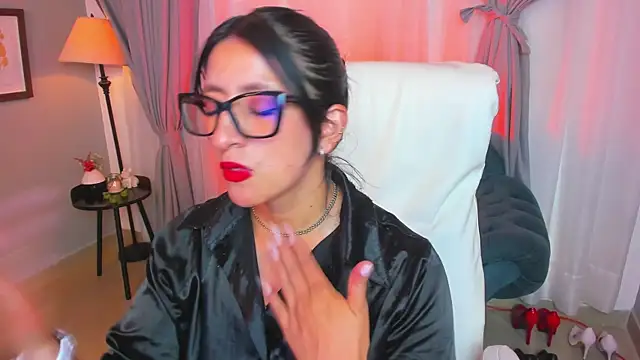 Snapshot of kira_moon__ chatting on 01.18.26 kira moon online show from 01.18.26