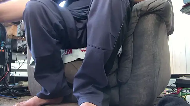 ButtCrackShowing-OOPS online show from 03.17.26